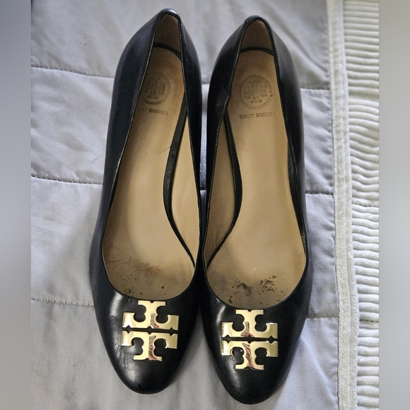 Tory Burch Black Wedge Heels with Signature Gold Logo Size 9.5 - Picture 8 of 8